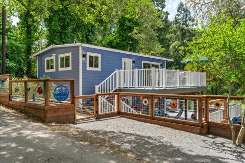 Cosmo Retreat Hot Tub Dogs OK Bocce Ball Court in Forestville, United States