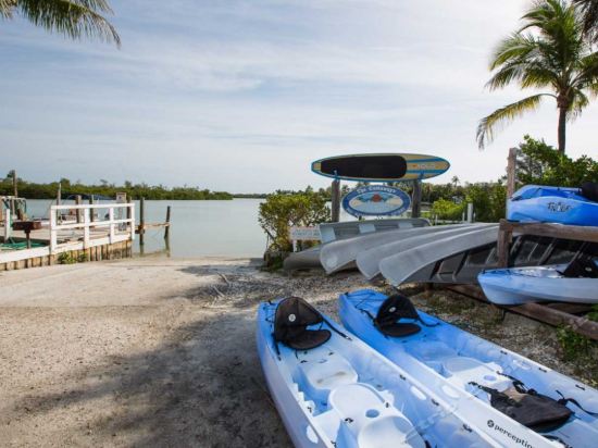 Castaways Beach and Bay Cottages - photo 13
