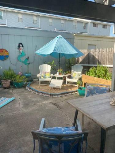 Beach Blanket Bungalow A Wonderful townhome near the beach — 4-Star Luxury Hotel in Galveston, United States