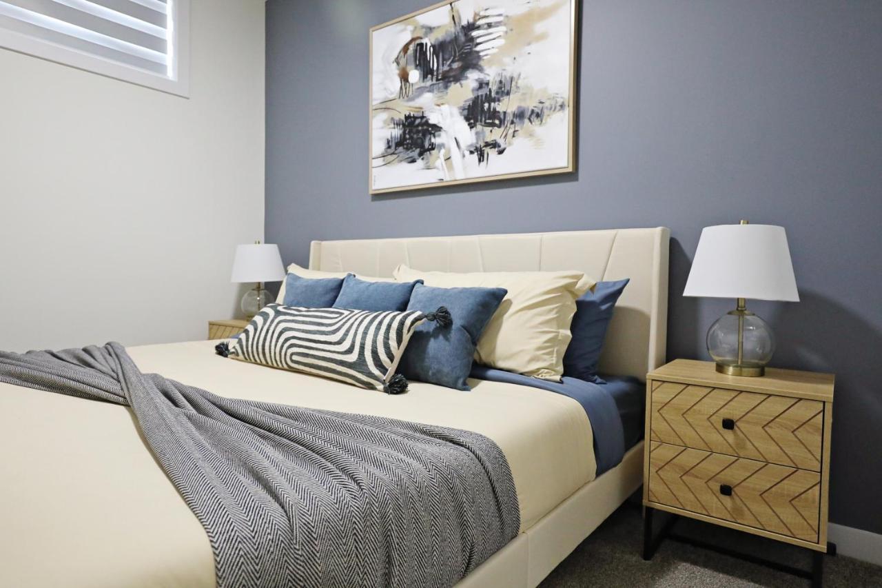Elegant Escape with King Bed Long Stays WEM Disney — Edmonton — photo 2