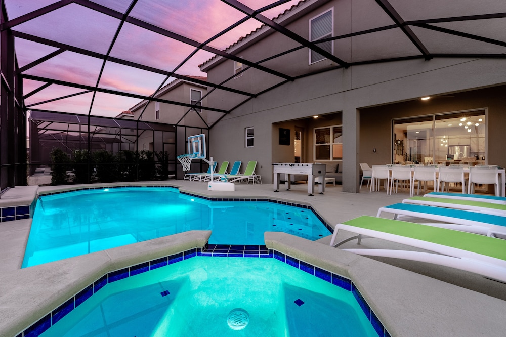 Solterra Resort Luxury 10 Bedroom Homes in Davenport, United States