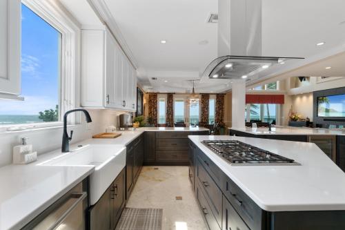 Luxury Beachfront Vacation Getaway on Bonita Beach Sleeps 12 in Bonita Springs, United States