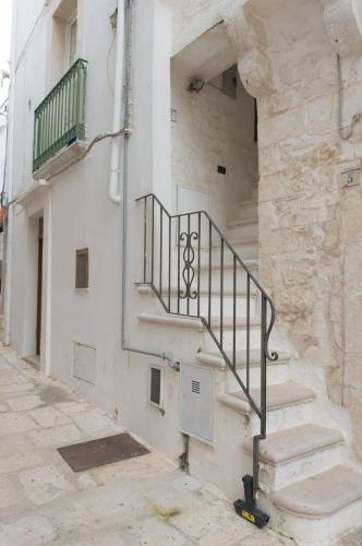 Casetta Piazza Emanuele in Cisternino, Italy