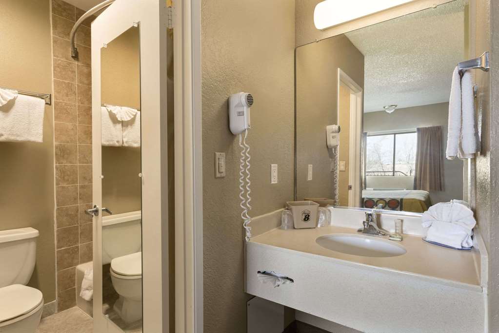 Super 8 By Wyndham Ridgecrest - photo 6