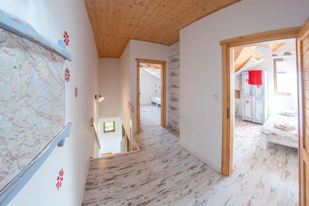 Chata w Bieszczadzie apartamenty i domki z basenem Bieszczady — 4-Star Luxury Hotel in Polanczyk, Poland