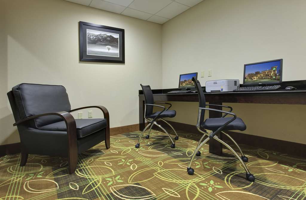 La Quinta Inn & Suites by Wyndham Memphis Wolfchase - photo 57