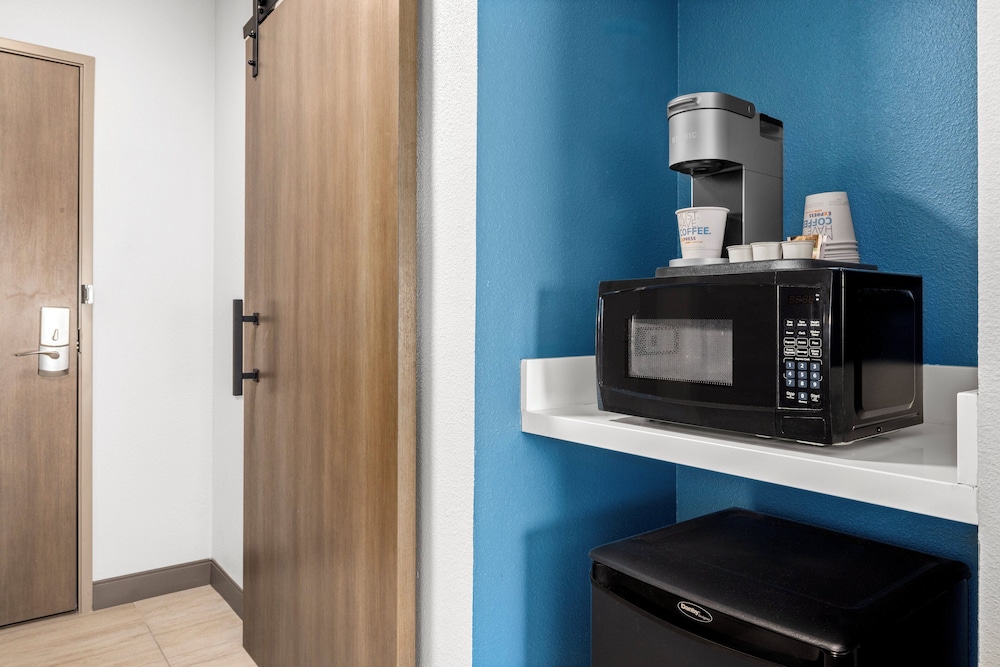Holiday Inn Express & Suites Phoenix West Tolleson by IHG - photo 17