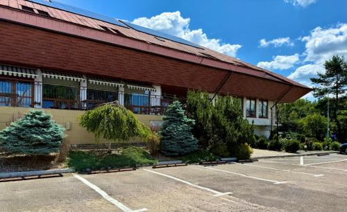 Hotel Zajazd Tumidaj — hotel in Brzeznio