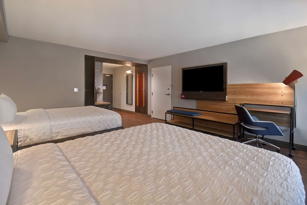 Tru by Hilton Manchester Downtown - photo 11