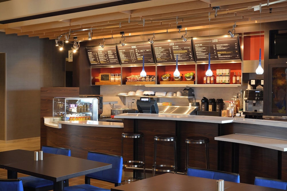 Courtyard by Marriott Youngstown Canfield — hotel in Canfield
