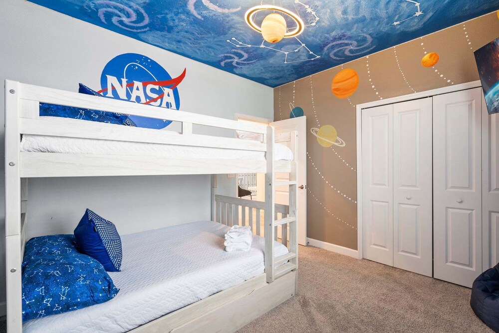 Chic Spacious 5BR Retreat Near Disney - photo 37