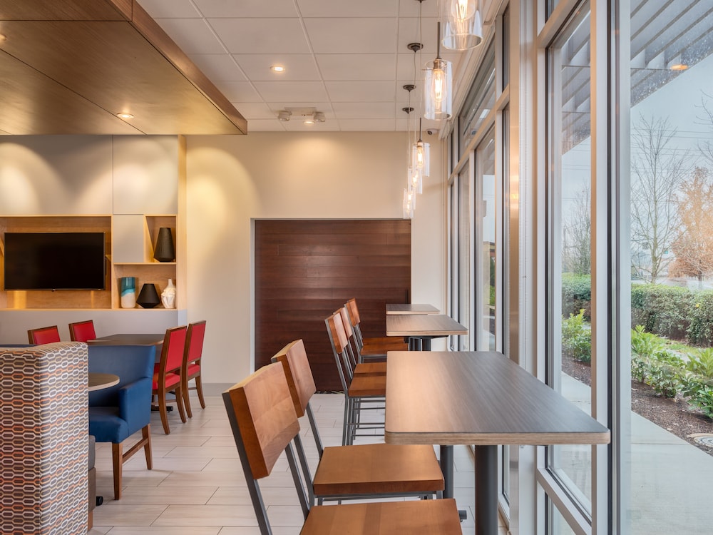 Holiday Inn Express & Suites Salem North Keizer by IHG - photo 15