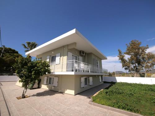 Cozy corner Schinias beach house — 4-Star Luxury Hotel in Marathonas, Greece