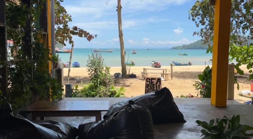 Seashell Guesthouse bar and tattoos — Sihanoukville — photo 3