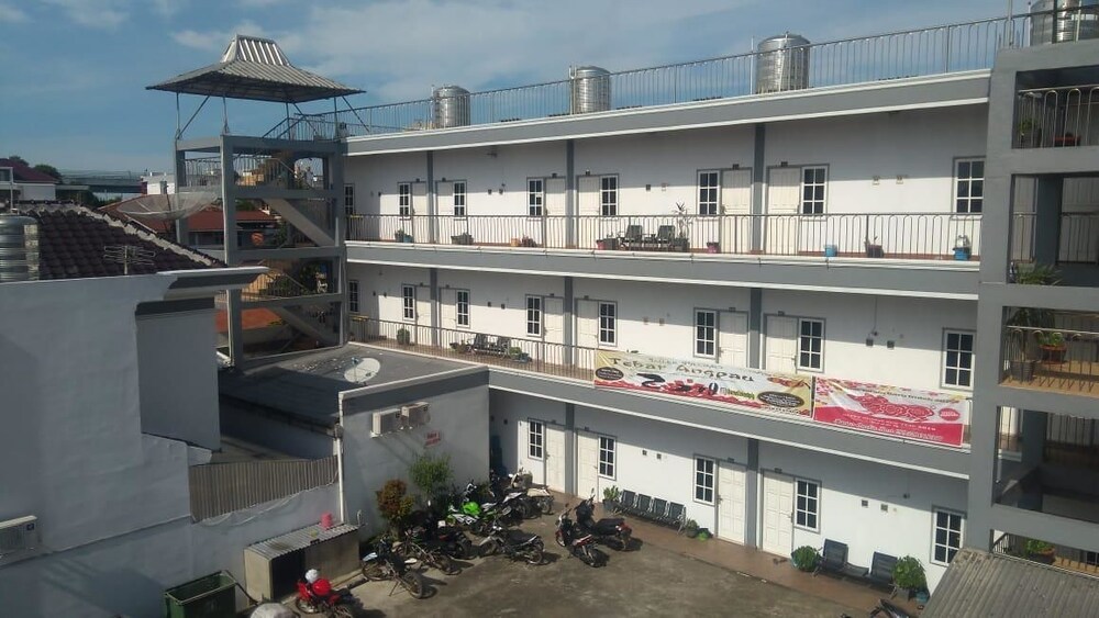 Amelia Kost in Palembang, Indonesia