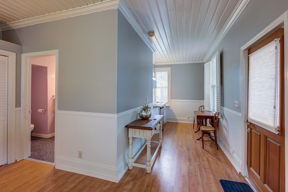 Carlisle Garden Suites - photo 35