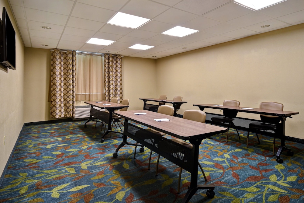 Candlewood Suites St. Clairsville by IHG - photo 59