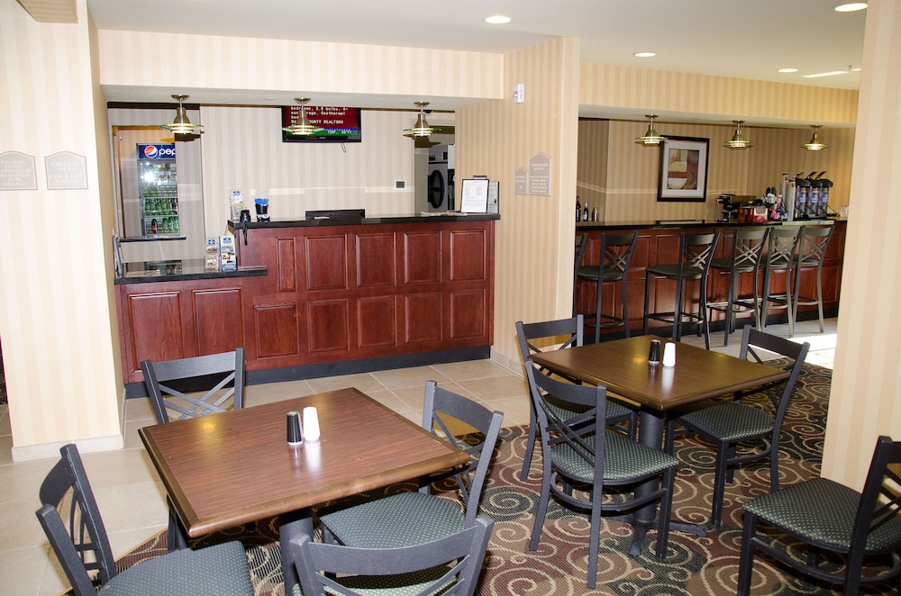 Cobblestone Inn & Suites Bloomfield - photo 5