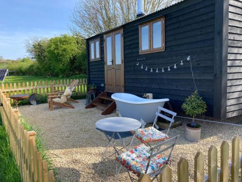 Marsh Farm Glamping Flittermouse Shepherd Hut in Langport, United Kingdom