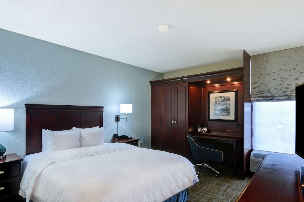 Hampton Inn Charlotte Gastonia - photo 14