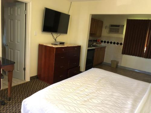 Monticello Motel - photo 39