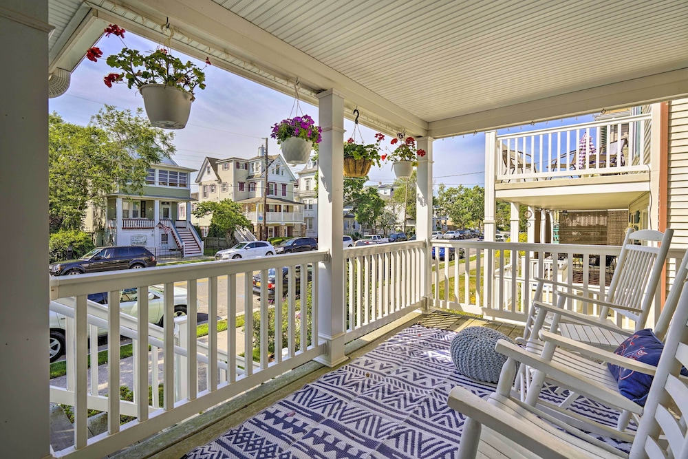 Charming Ocean City Townhome: Walk to Beach — 4-Star Luxury Hotel in Ocean City, United States