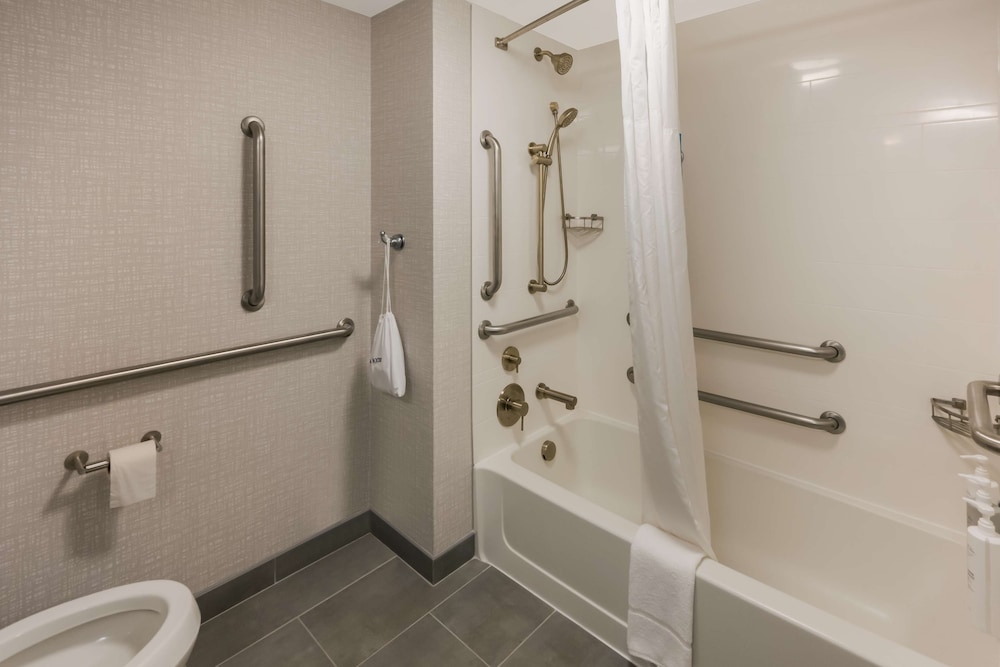 Hampton Inn & Suites Fredericksburg at Celebrate Virginia - photo 55