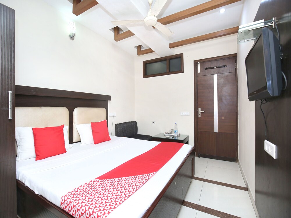 OYO 16829 Hotel City Night in Ludhiana, India