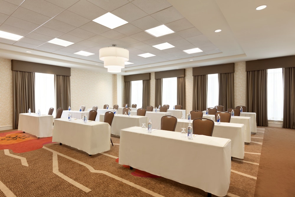 Hilton Garden Inn Boston Logan Airport - photo 53