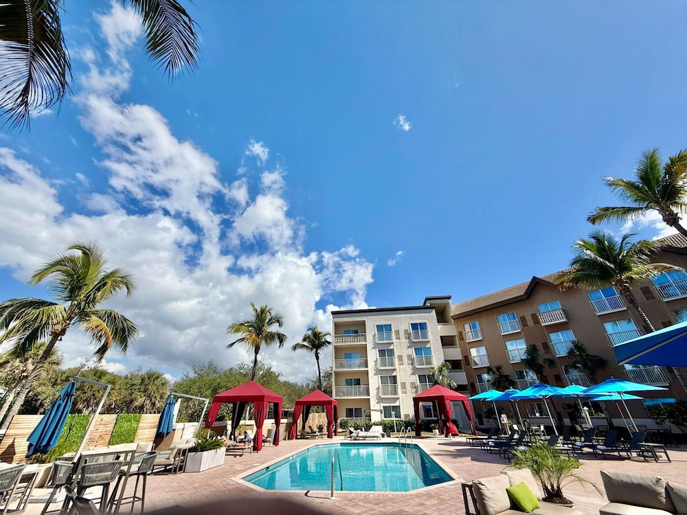 Holiday Inn Express Hotel Naples Downtown 5th Avenue - photo 14