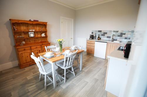 Woodside Oak hot tub & pool sleeps 4 6 — 4-Star Luxury Hotel in Bideford, United Kingdom