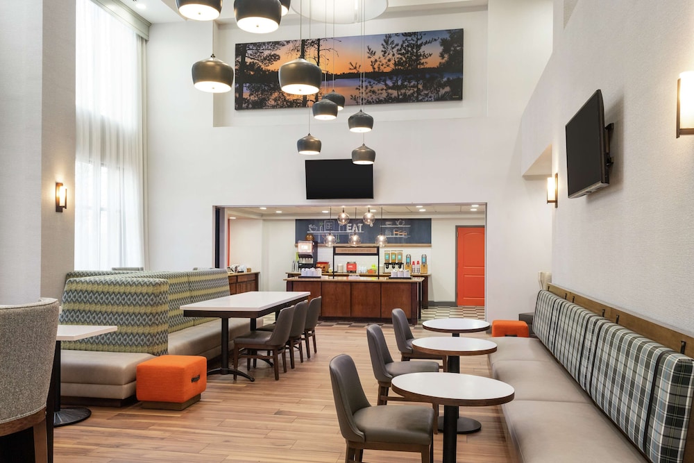 Hampton Inn and Suites Pine Bluff - photo 27
