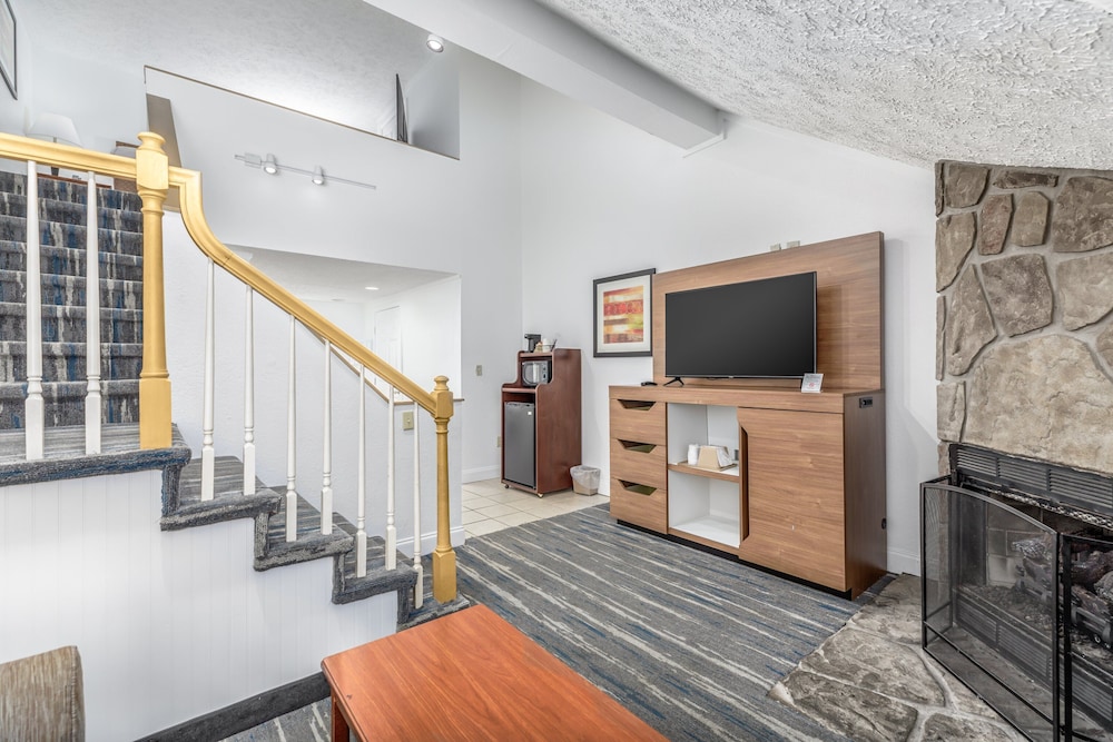 Crossroads Inn & Suites - photo 37