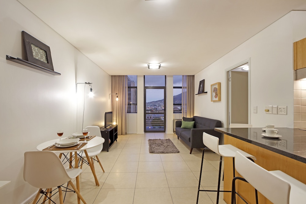 Fountain Suite 906