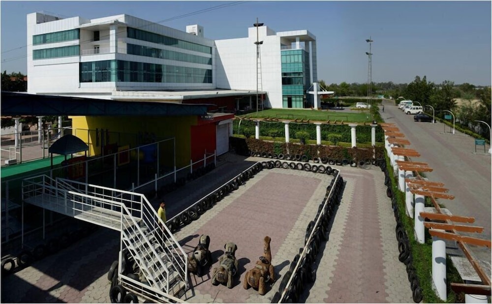 Amer Greens — 4-Star Luxury Hotel in Bhopal, India