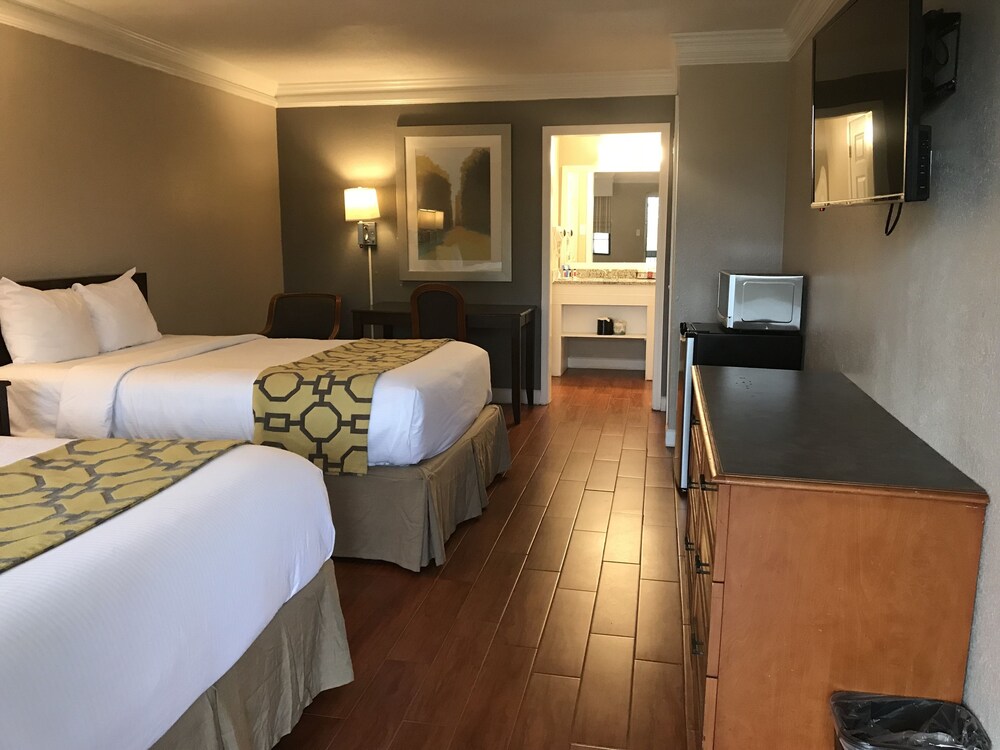 Casa Bella Inn & Suites - photo 10