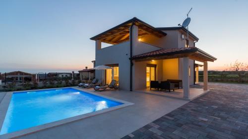 Villa Alcove with breathtaking Sea View and Private Pool — 4-Star Luxury Hotel in Brtonigla, Croatia