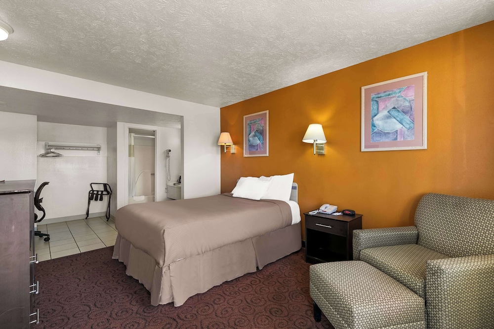 Americas Best Value Inn Lincoln - photo 17
