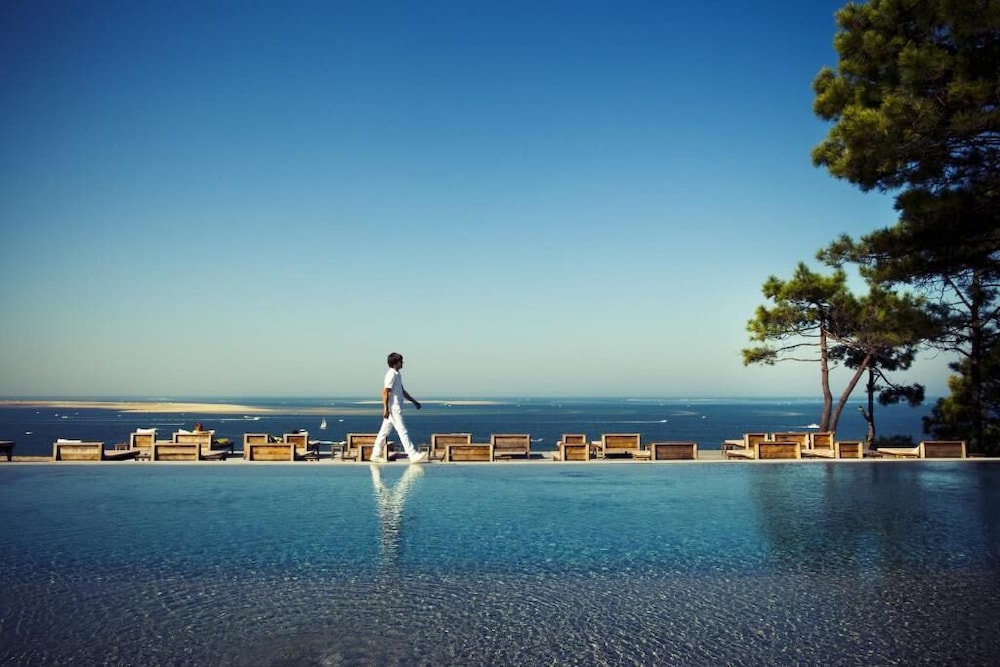 Hotel La Corniche — 5-Star Luxury Hotel in Saint-Hilaire-De-Villefranche, France