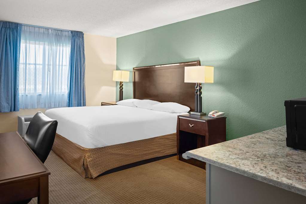 Travelodge By Wyndham Gaylord - photo 22