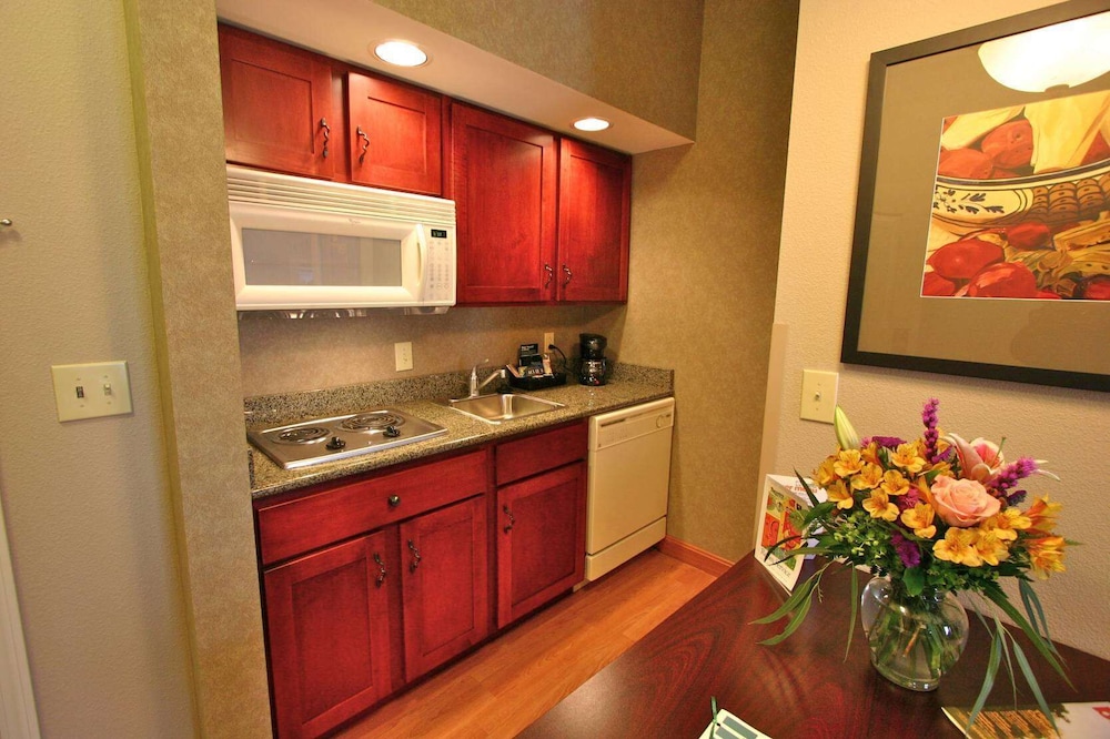Homewood Suites by Hilton Bloomington - photo 36