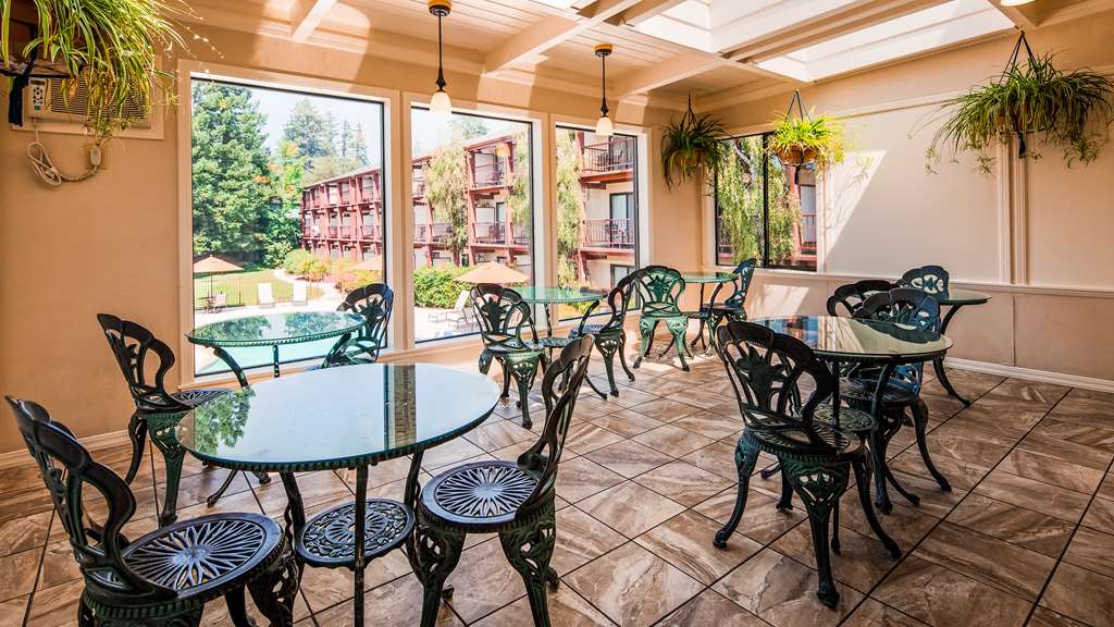 Best Western Plus Humboldt House Inn - photo 3