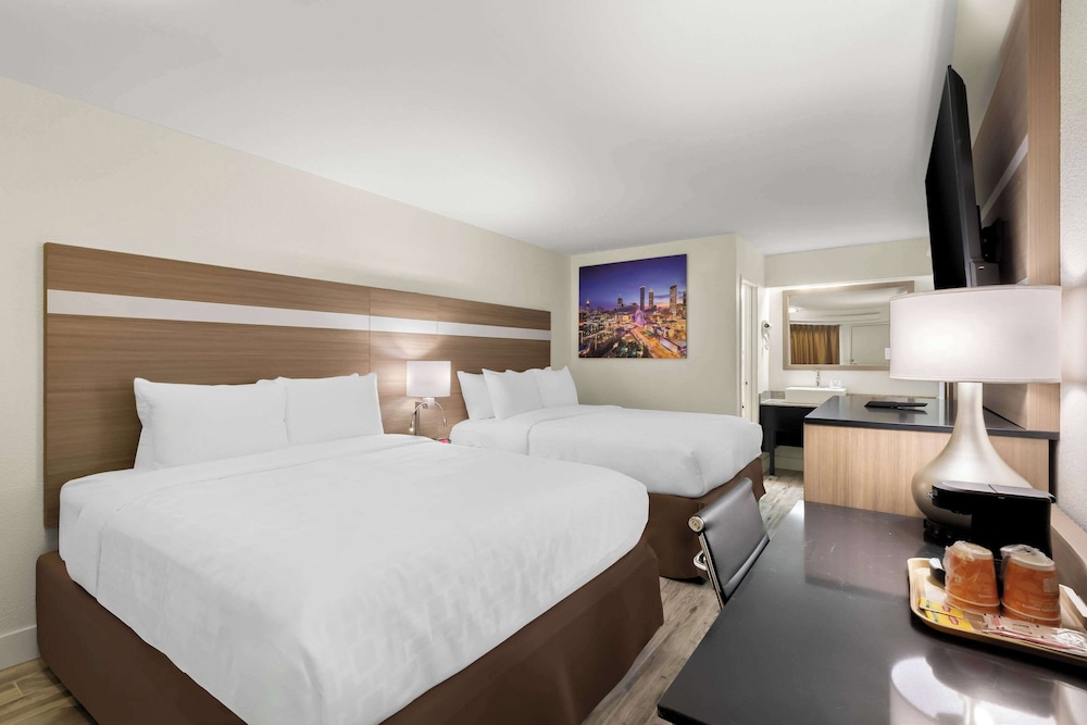 Clarion Pointe Kennesaw Town Center - photo 11