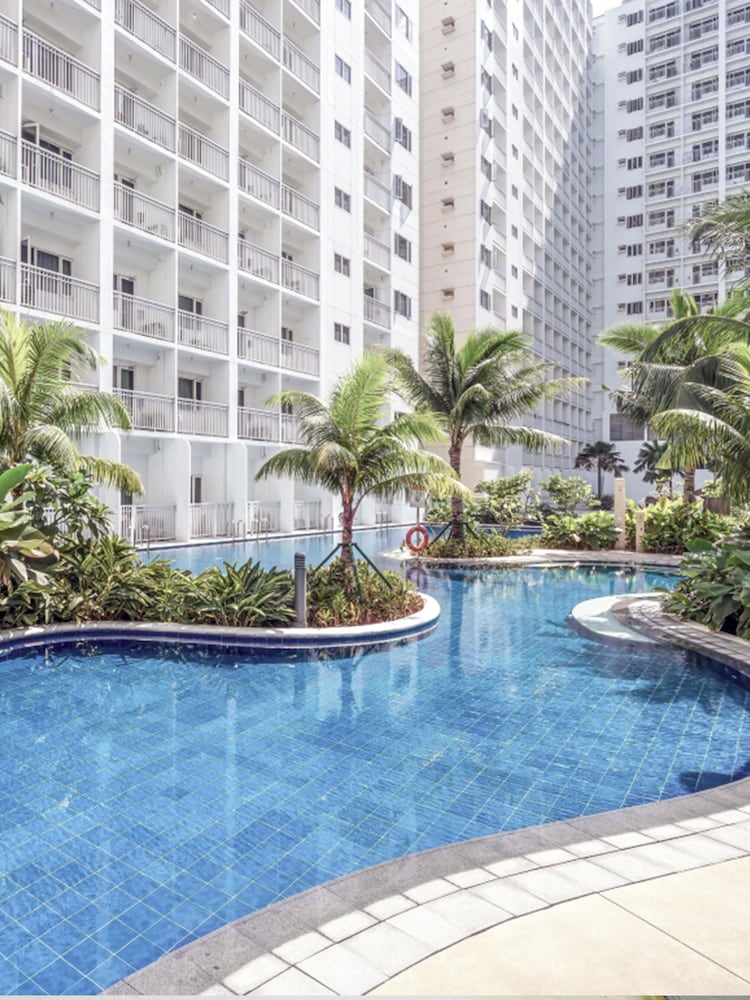 GemstoneBR in SMDC Shore Residences — 4-Star Luxury Hotel in Manila, Philippines