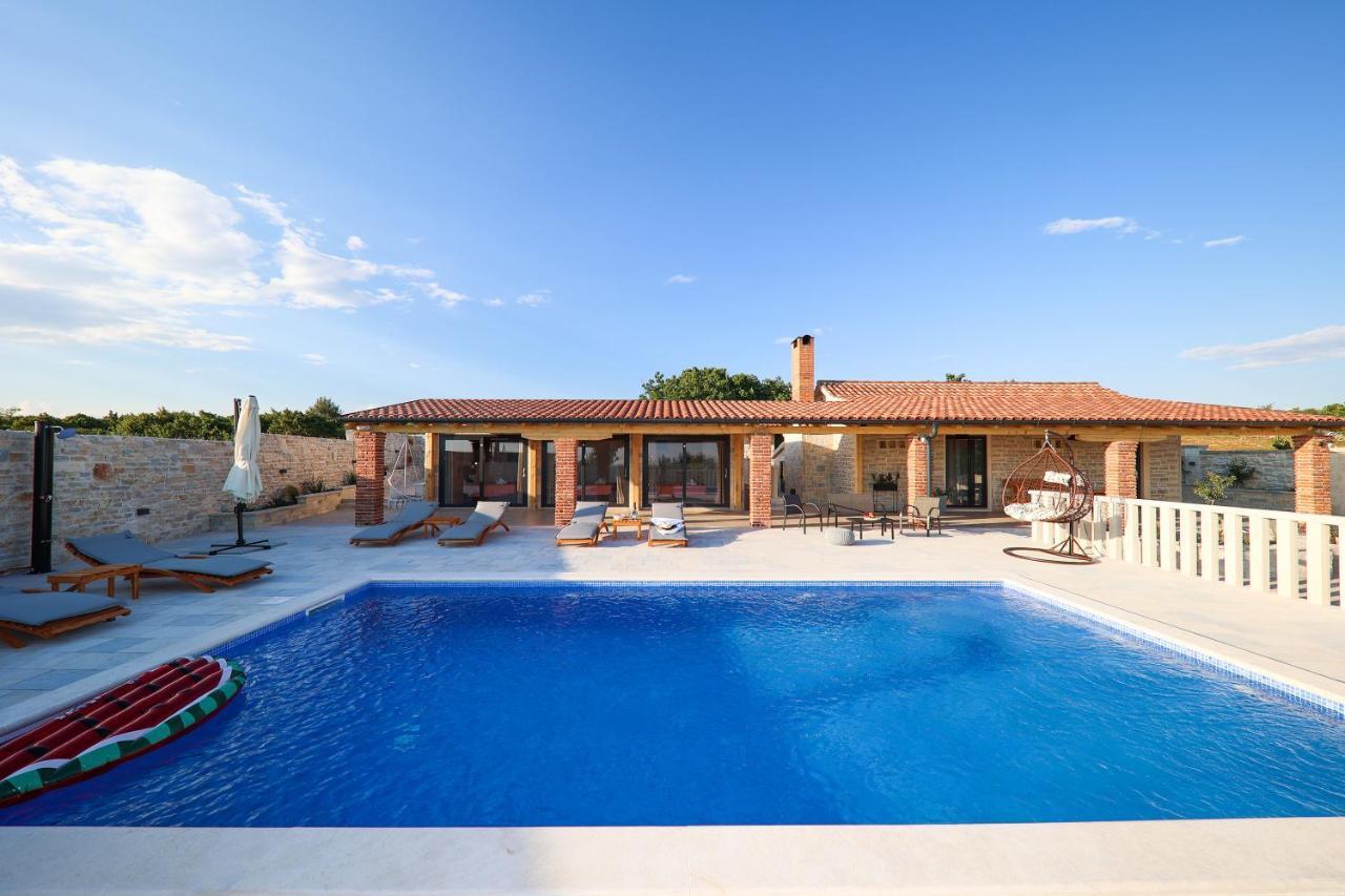Villa Bukovica — 4-Star Luxury Hotel in Benkovac, Croatia