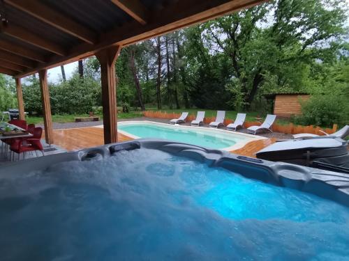 Les Mimosas - carbon neutral hotel in Ruoms