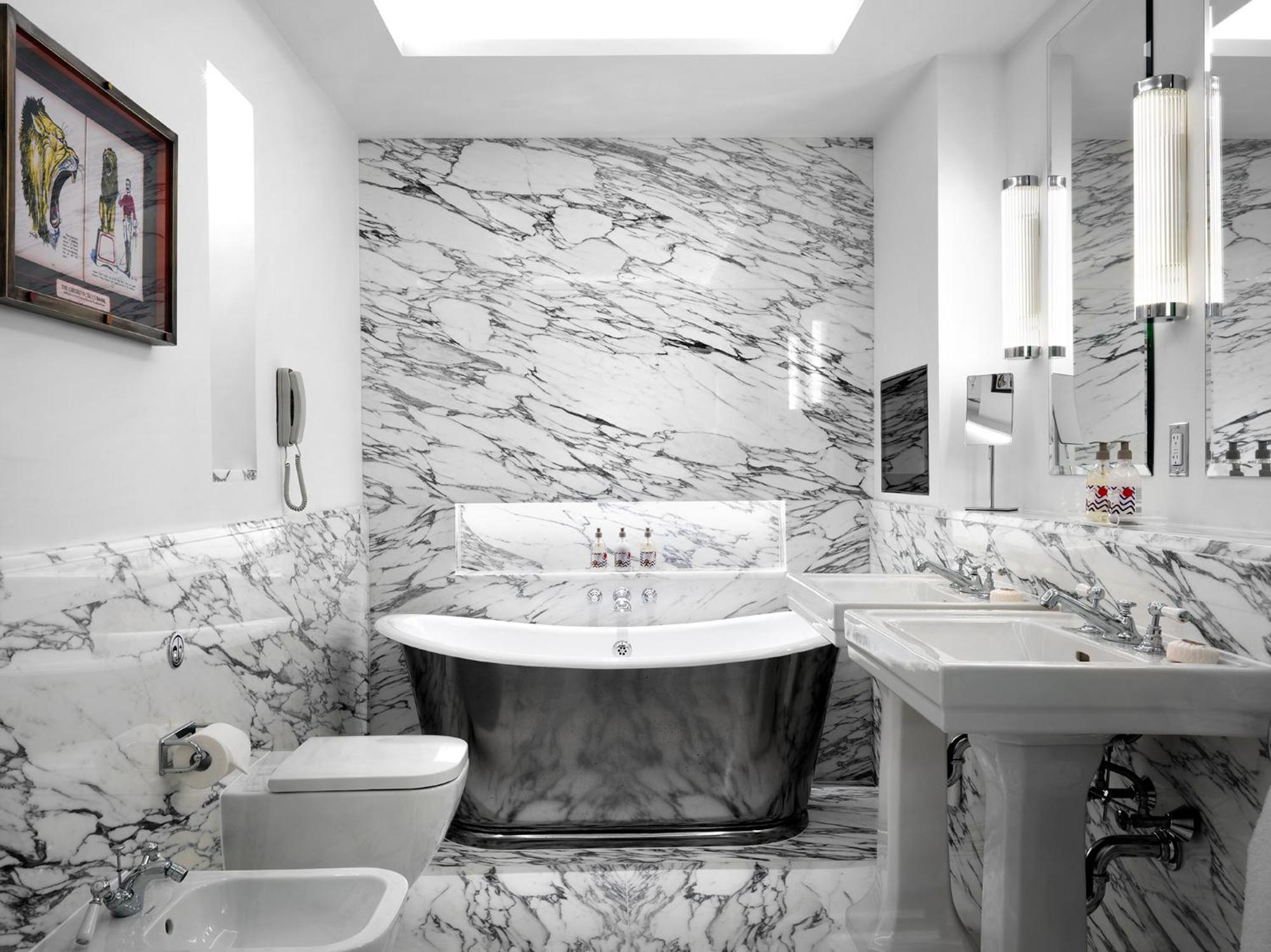 The Whitby Hotel - photo 2