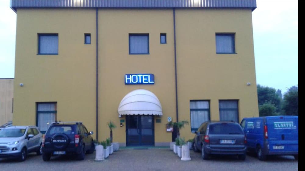 Hostiliae Ciminiera Hotel — hotel in Ostiglia