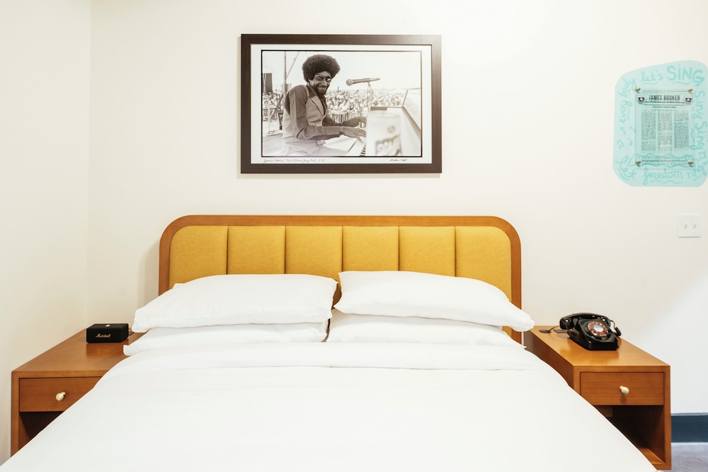 Dew Drop Inn - photo 14
