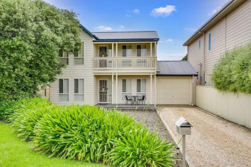 Encounters by the Sea 20 Whalers Rd Encounter Bay BYO Linen in Encounter Bay, Australia